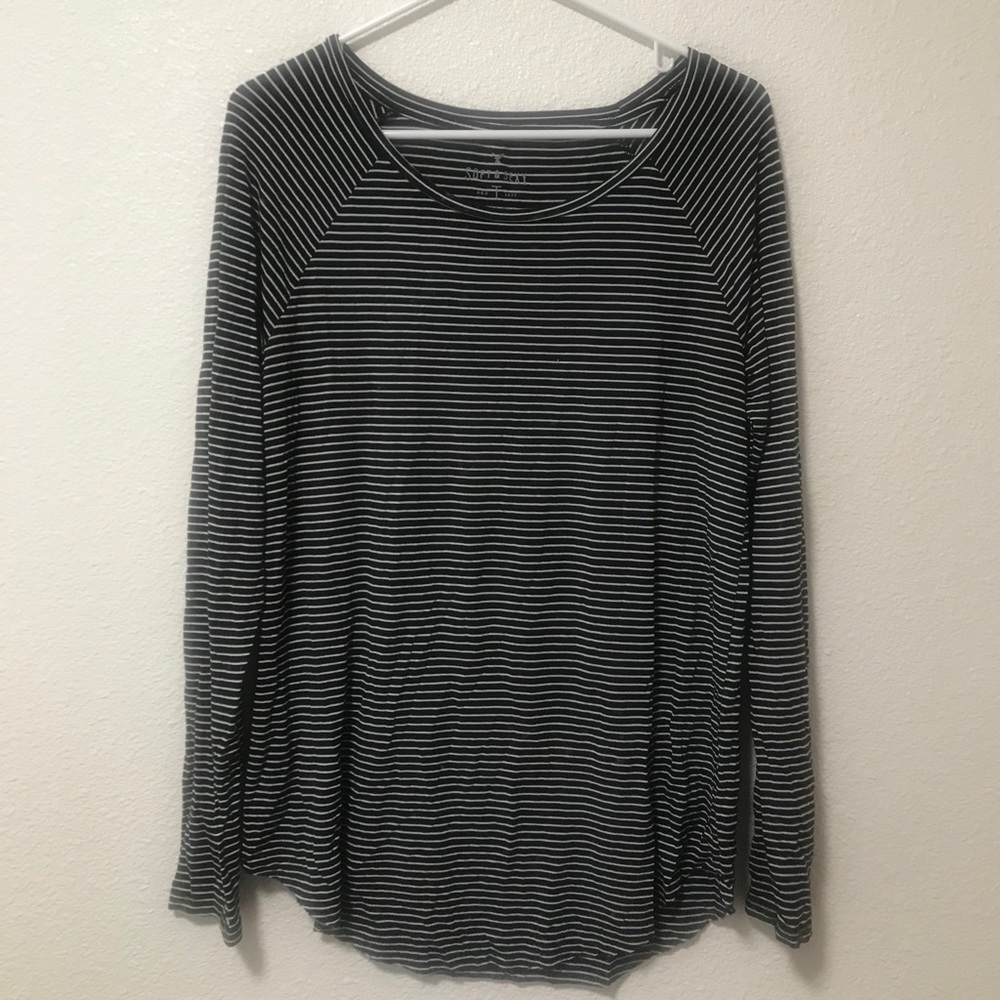 Soft & sexy black and white long sleeve shirt